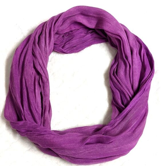 NWOT - Lightweight Soft/Muted Grape Color Infinity Scarf - Picture 3 of 8